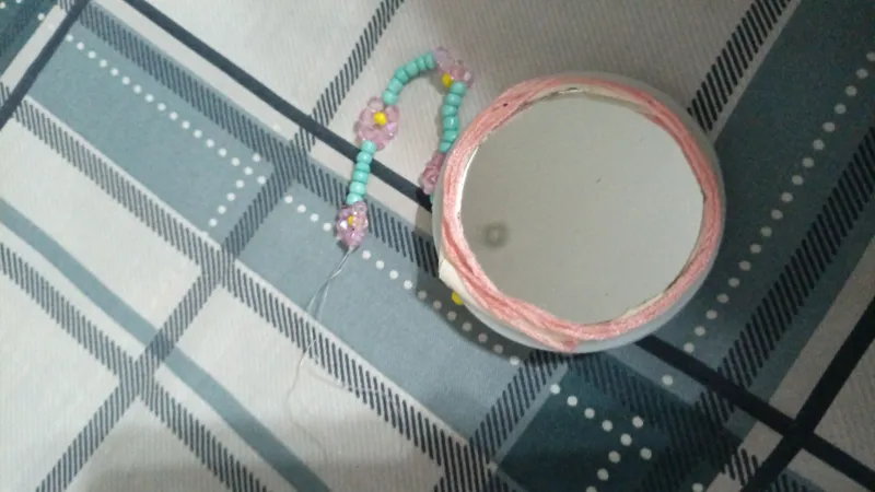 продаю зеркальце с подвеской 2 продаю зеркальце с подвеской 2