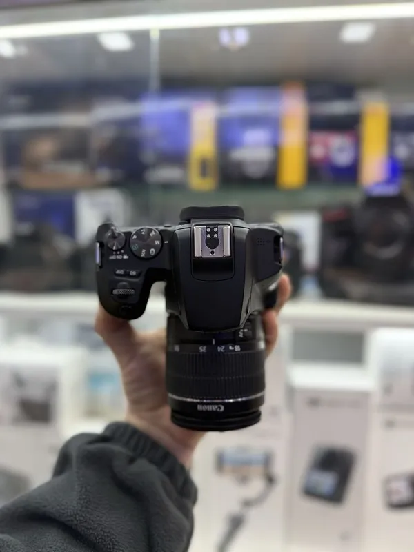 Canon 250 D + комплект 18-55 III 1