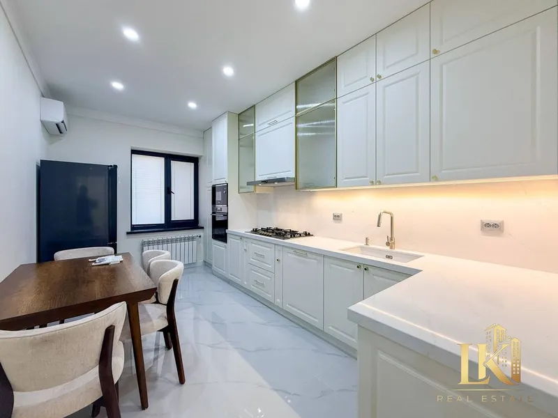 Nukus Avenue JKda (Yakkasaroy tumani) 4 xonali kvartira sotiladi 8