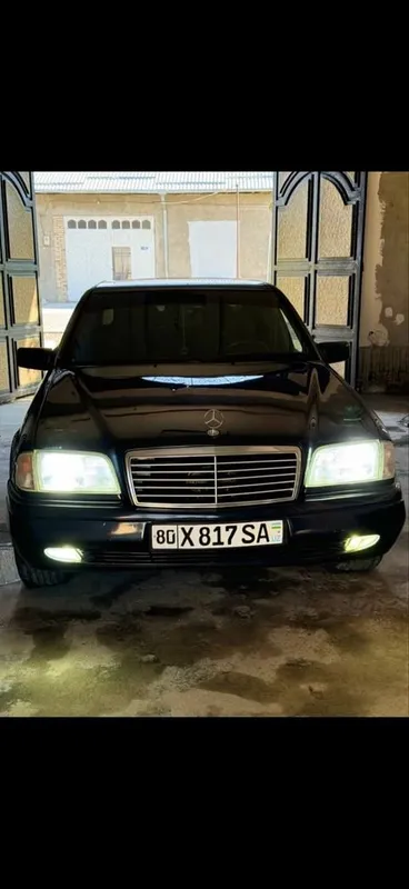 Срочно продаю машину Mercedes 180 2 Срочно продаю машину Mercedes 180 2