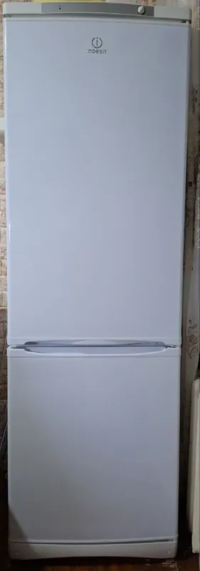 Продается холодильник Indesit