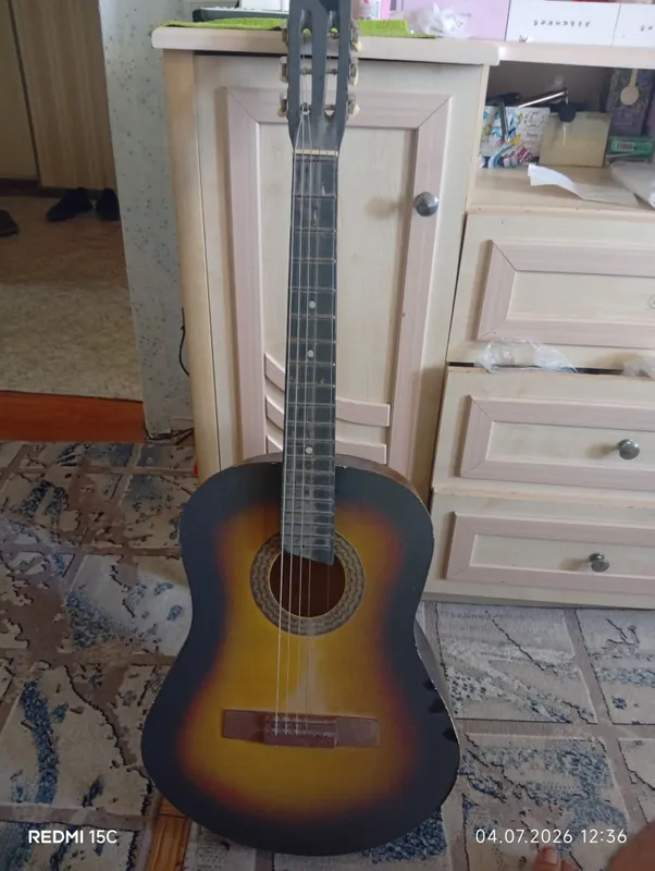 Gitara sotiladi 1