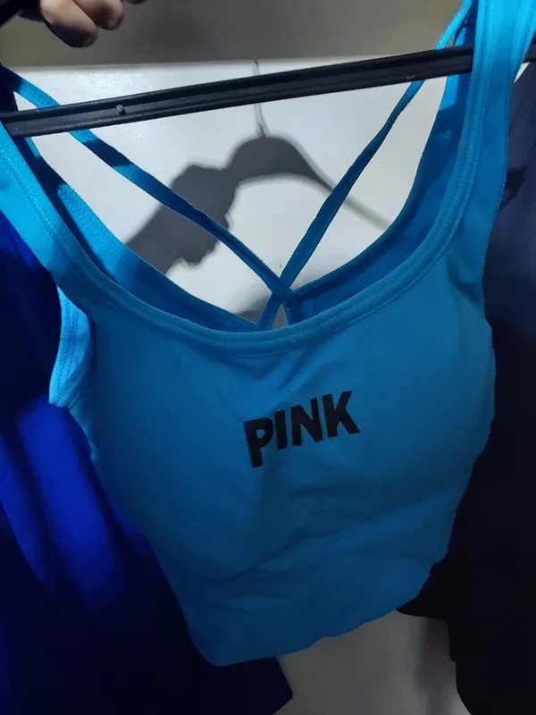 Яркий спортивный топ PINK с перекрестными лямками 1 Яркий спортивный топ PINK с перекрестными лямками 1