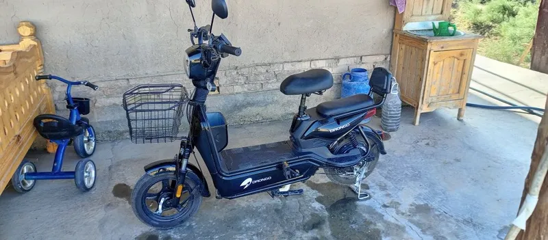 Skuter choʻntak faqat 4 ta akumlyatori ketkan — фото 7