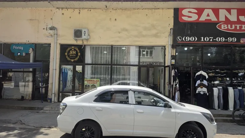 Guliston 3 mk bozorchada 2 ta yonma yon Magazin sotiladi. — фото 1