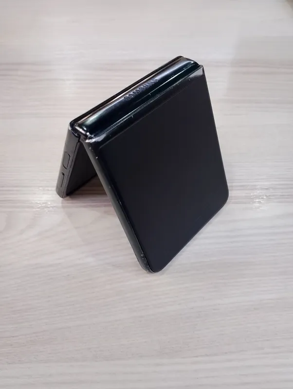 Samsung Galaxy Z Flip 3 5G 4 Samsung Galaxy Z Flip 3 5G 4