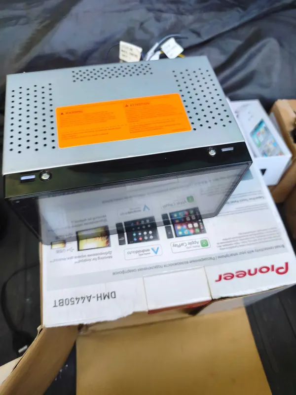 Автомагнитола pioneer DMH-A4450BT , работает не работает не знаю 1