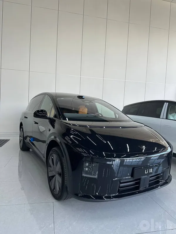 Официальный автосалон Li Auto 8 Официальный автосалон Li Auto 8