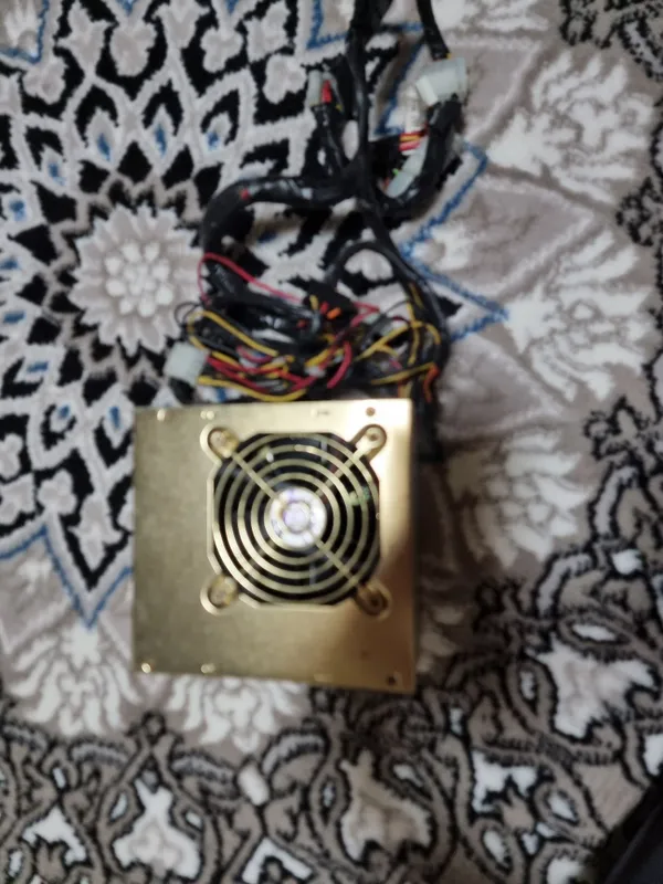 Blokpitaniya 400w sotiladi 2