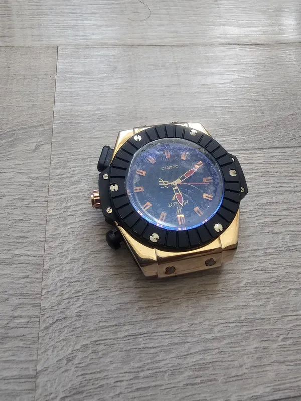 Hublot qol soati
