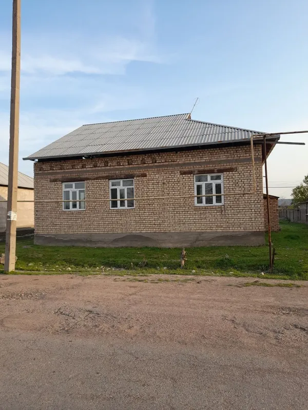 Олмаликдаги 4 хонали ховли уй сотилади