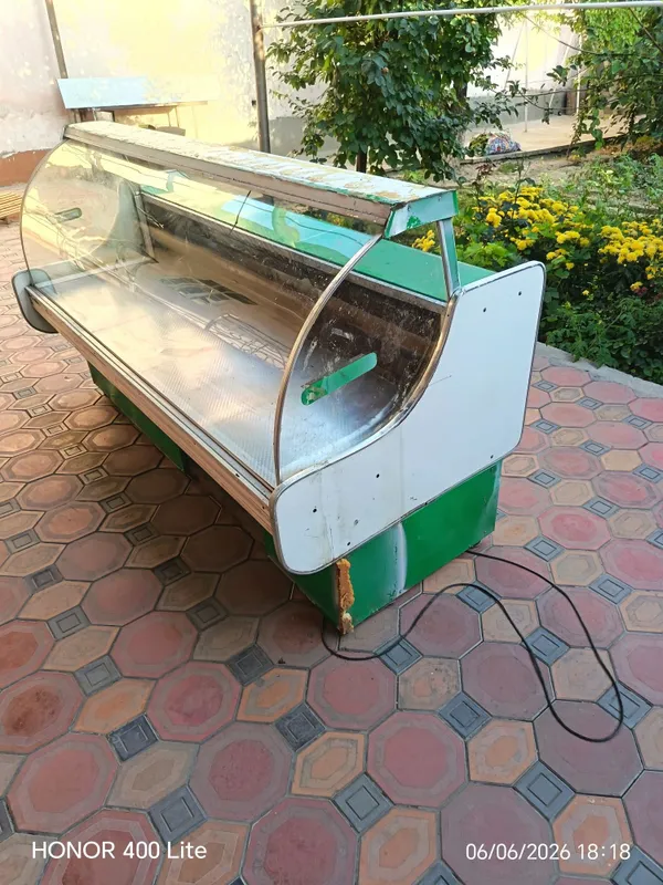 Витрина халаделник 1