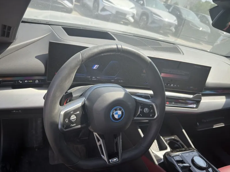 BMW i5 40L M-Sport 2025 yil full dop opsiya — фото 6