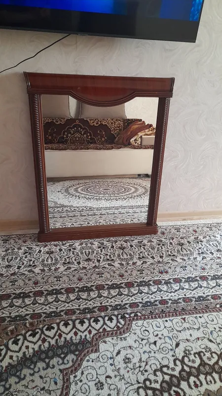 Зеркало в резной раме (дерево)