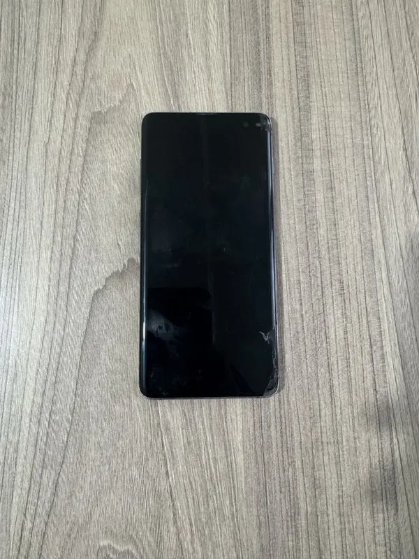 Samsung S10 plus sotiladi holati rasmda — фото 2