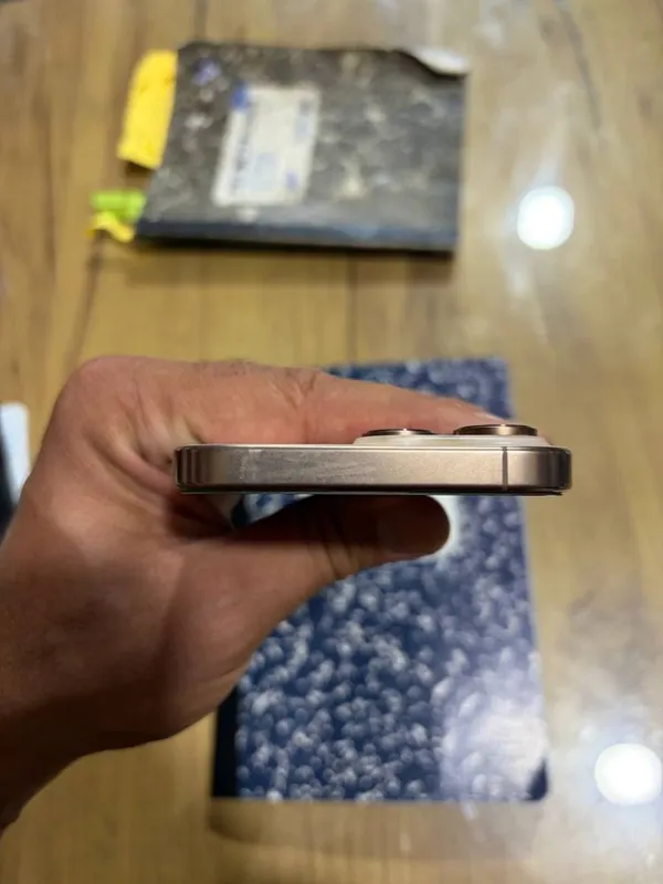 Iphone 16 pro max 4