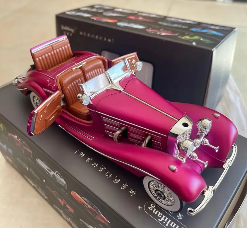 Коллекционная модель автомобиля Mercedes Benz 1:24 — фото 2