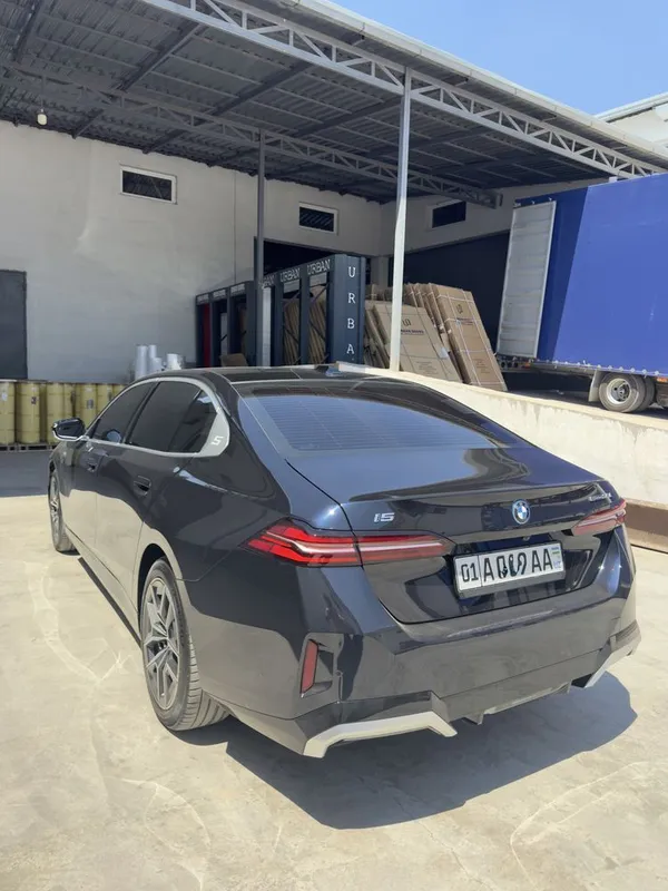 Bmw I5. 8
