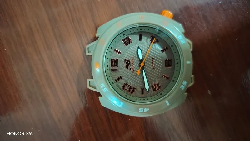 Оригинальные часы от фирмы NB