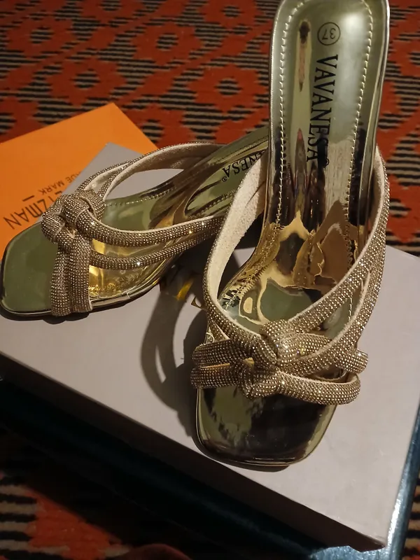 Yangi poyafzal