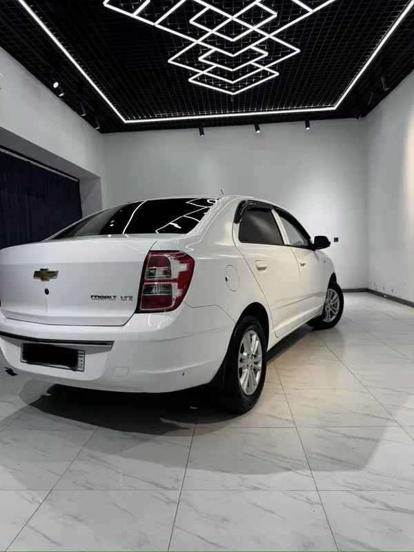 Chevrolet Cobalt — фото 1