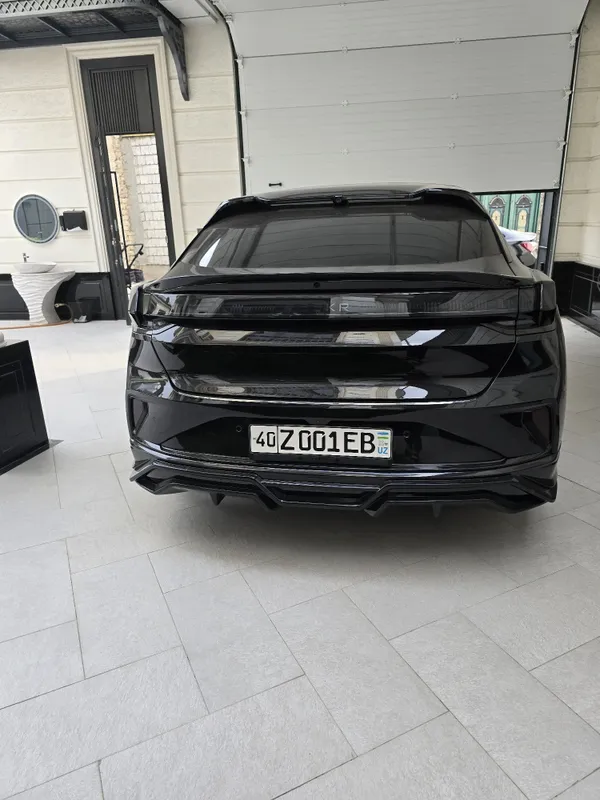 Zeekr 001 z sport 2024 alkantara salon 4