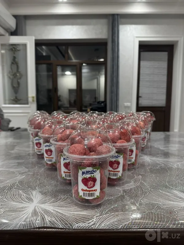Замороженное мороженое и замороженная клубника 2 Замороженное мороженое и замороженная клубника 2