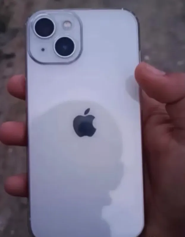 iPhone 13 iPhone 13