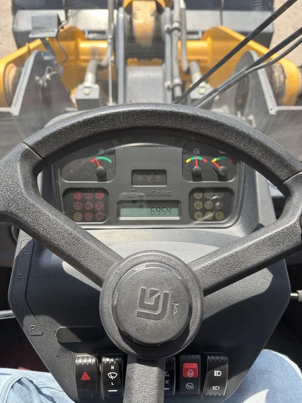Фронтальный погрузчик Liugong 855 3 куб. 7 Фронтальный погрузчик Liugong 855 3 куб. 7