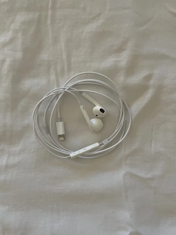 Apple Earpods lighting 11, 12,13,14 (ORG) 3