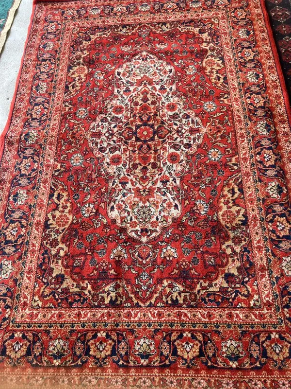 Gilam 2x3. Sifati yaxshi. Narxi 400.000 so'm, kelishiladi.