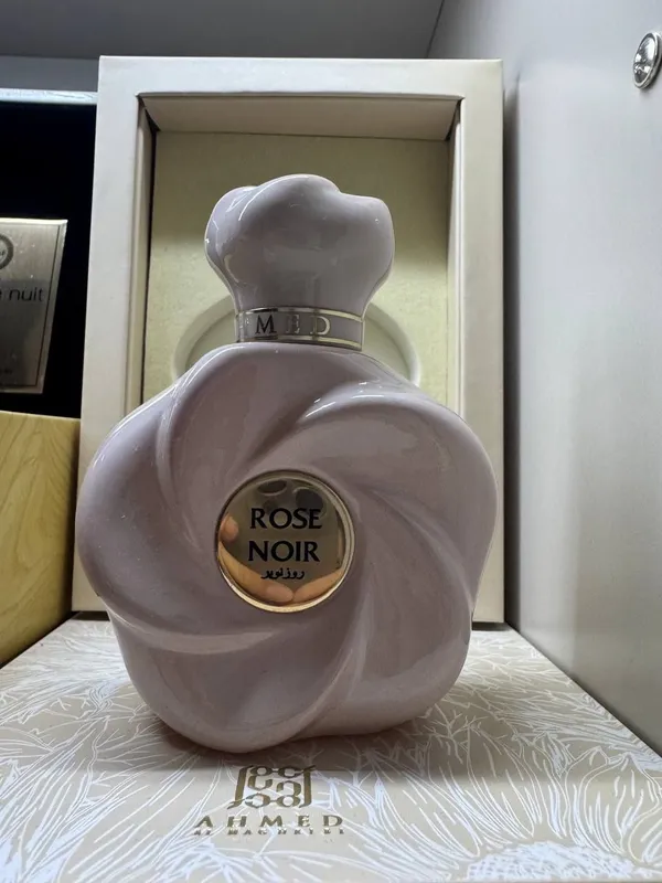 Rose Noir parfume