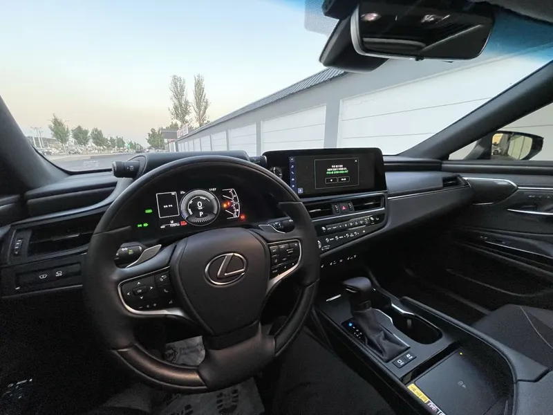 Lexus ES300 Premium 2025 6 Lexus ES300 Premium 2025 6