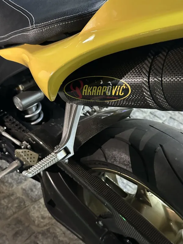 YAMAHA R1 2007yil karbon detala bor — фото 5