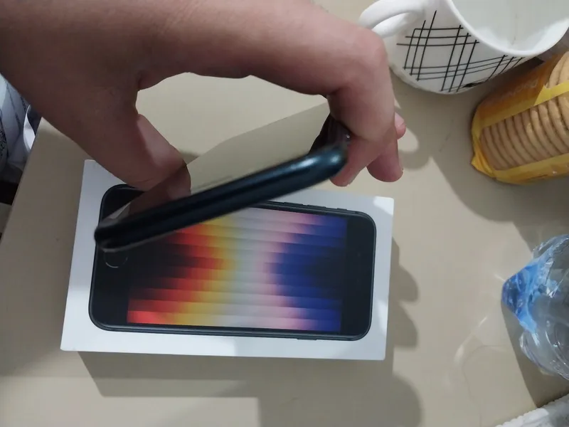 Iphone SE 3 сотилади 3