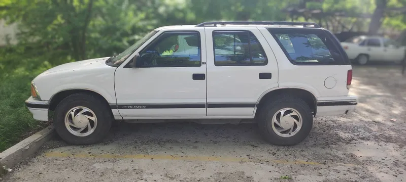 автомобиль Шевроле blazer 1 автомобиль Шевроле blazer 1