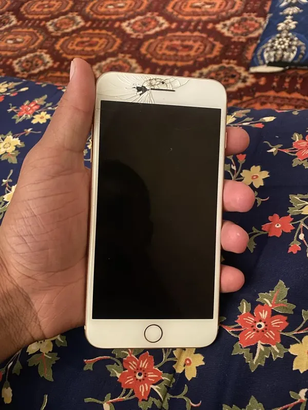 Iphone 8+ sotiladi 2