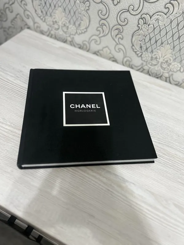 Книга-каталог Chanel Horlogerie 1 Книга-каталог Chanel Horlogerie 1