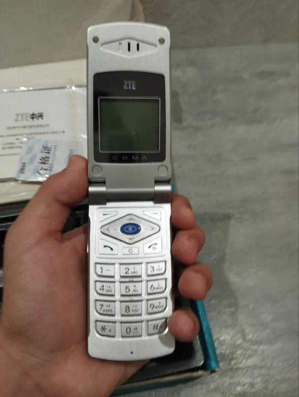 Коллекционный телефон ZTE — фото 2
