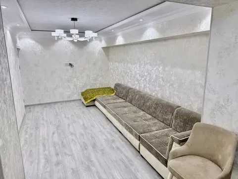 Просторная 4-комнатная квартира с большим балконом 12 кв.м., с ремонтом, раздельный с/у, не торец — фото 4