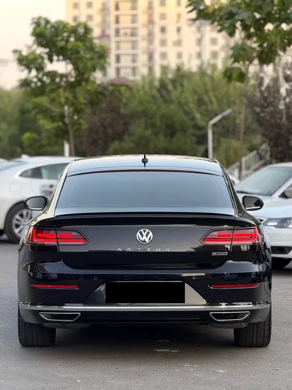 Volkswagen Arteon R 4 Volkswagen Arteon R 4