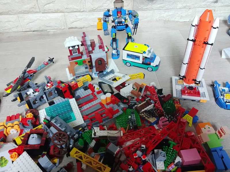 Продам игрушки LEGO