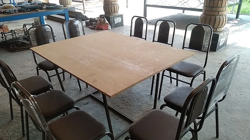 Stol stul sotiladi juda kam ishlatilgan narxi arzon