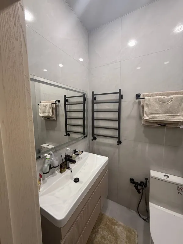 Arenda kvartira Qorasaroy novastroyka 3 xona full 6 Arenda kvartira Qorasaroy novastroyka 3 xona full 6