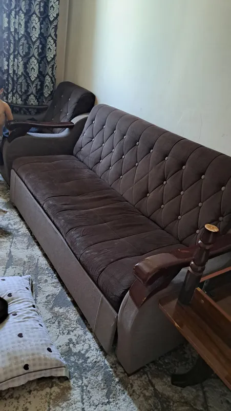 ochiladigan divan sotiladi,faqat kottasi 1 ochiladigan divan sotiladi,faqat kottasi 1