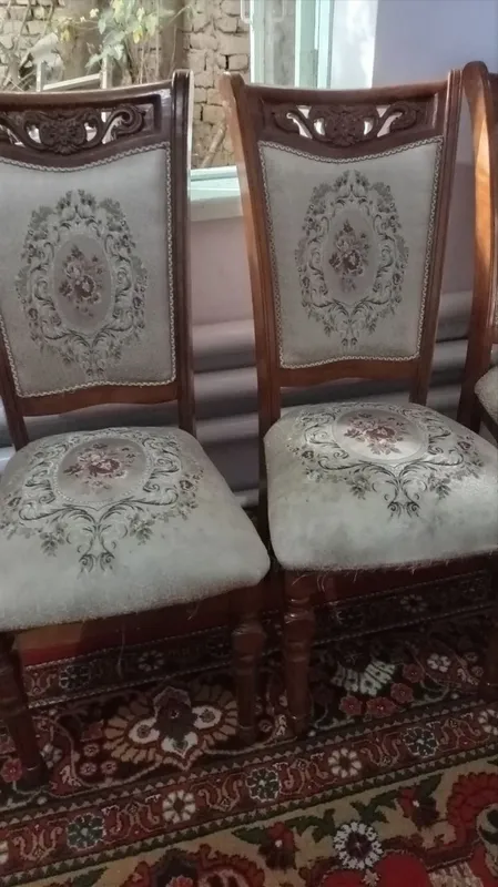 Стол и стулья срочно продаются. 1 Стол и стулья срочно продаются. 1