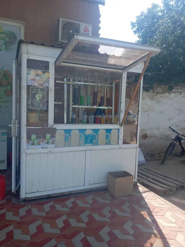 Будка продаётся с аппаратом для газировки, цена 1500 $