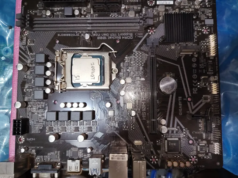 core i5 10400f, h510 gigabyte.