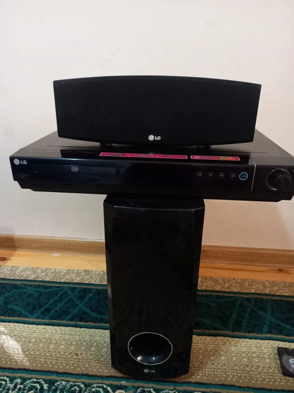 Прадаётся домашный кинотеатр LG рабочим состаяним .