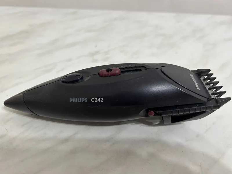 Машинка для стрижки волос | Триммер Philips C242 (продаю на запчасти) — фото 2